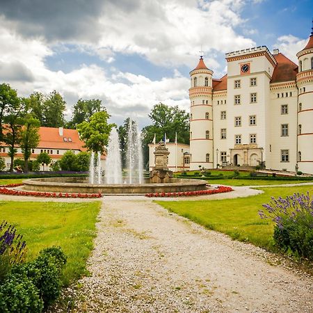 Palac Wojanow Exterior photo